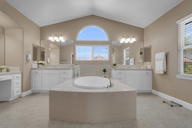 677 Stetson Dr, Oakdale, CA 95361
