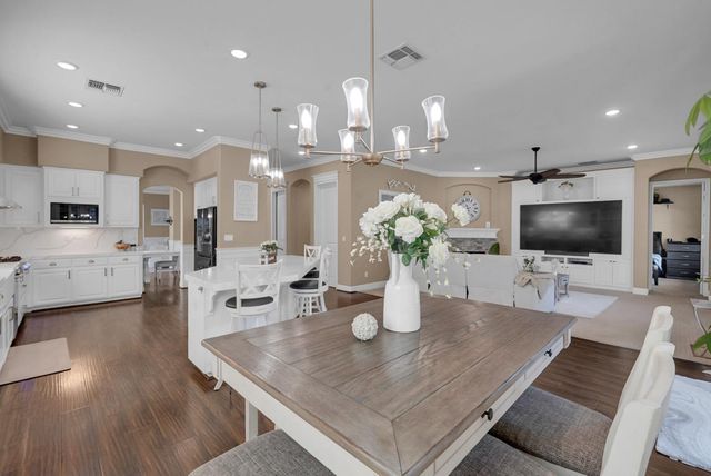677 Stetson Dr, Oakdale, CA 95361