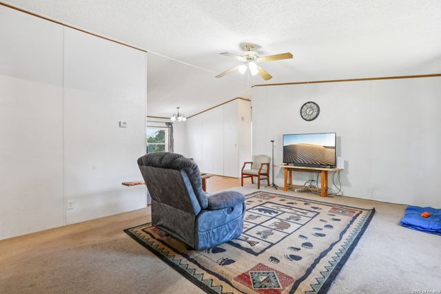 6975 Silvermine Rd, Harwood, TX 78632