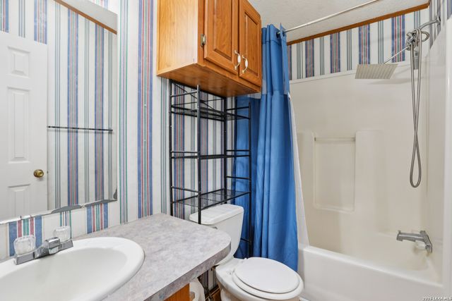 6975 Silvermine Rd, Harwood, TX 78632