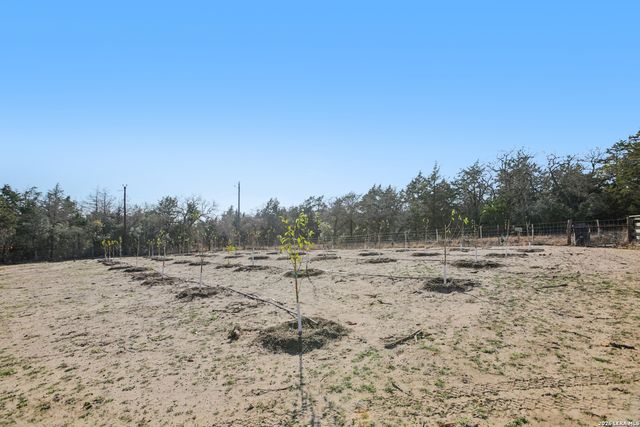 6975 Silvermine Rd, Harwood, TX 78632