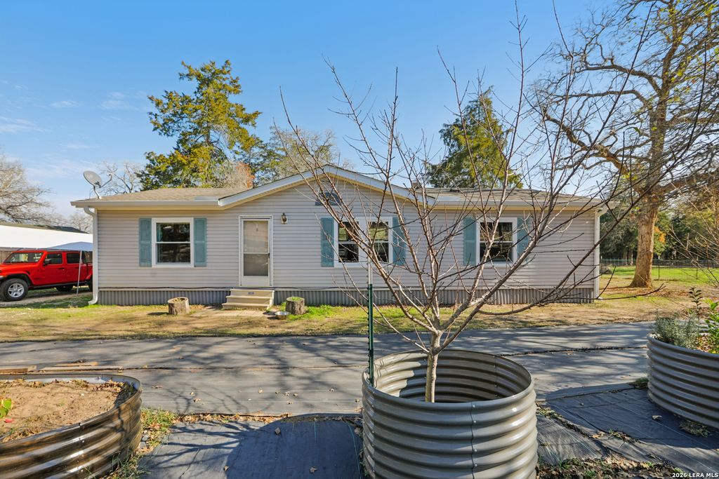 6975 Silvermine Rd, Harwood, TX 78632