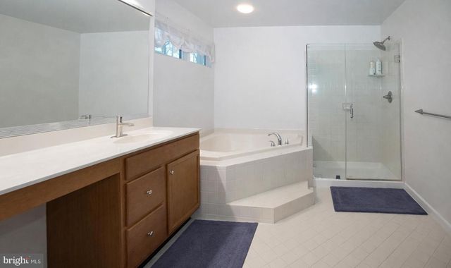 25957 DONOVAN DR, Chantilly, VA 20152