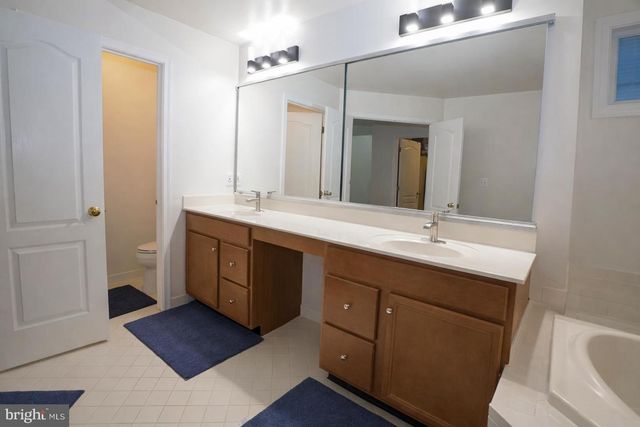 25957 DONOVAN DR, Chantilly, VA 20152