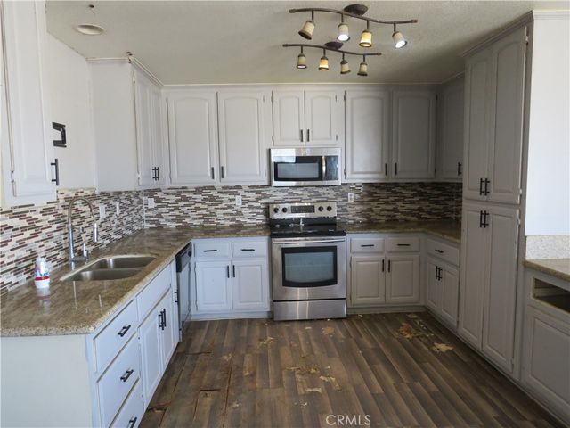 9121 4th Street, Phelan, CA 92371