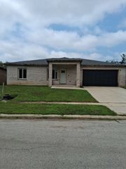 13942 S Reeves Road, Robbins, IL 60472