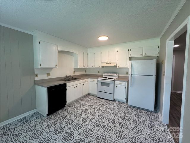 313 E Washington Avenue B, Bessemer City, NC 28016