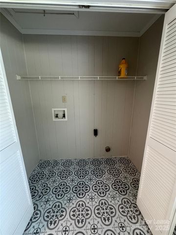 313 E Washington Avenue B, Bessemer City, NC 28016