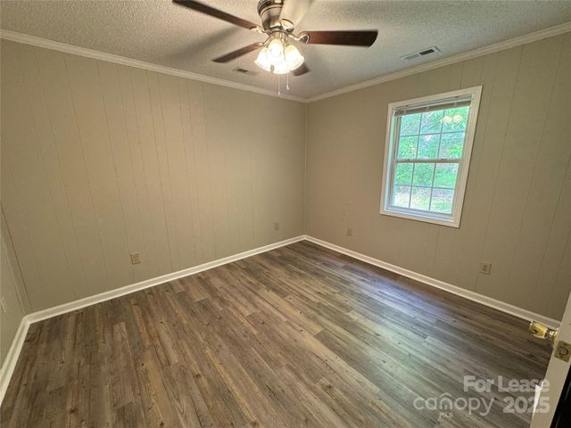 313 E Washington Avenue B, Bessemer City, NC 28016