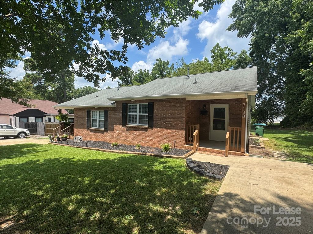 313 E Washington Avenue B, Bessemer City, NC 28016
