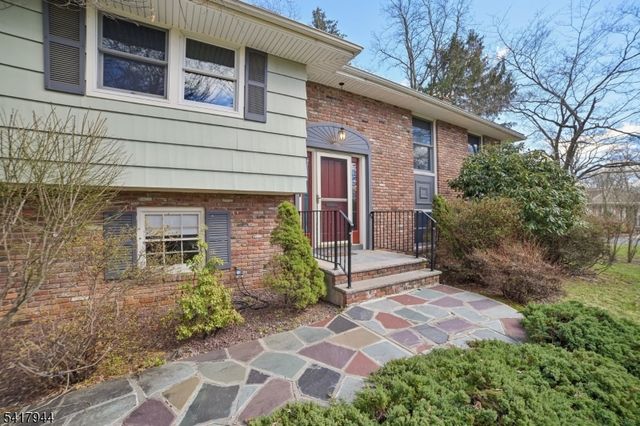 67 Sun Valley Way, Morris Plains Boro, NJ 07950