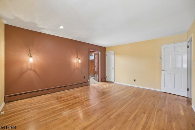 67 Sun Valley Way, Morris Plains Boro, NJ 07950