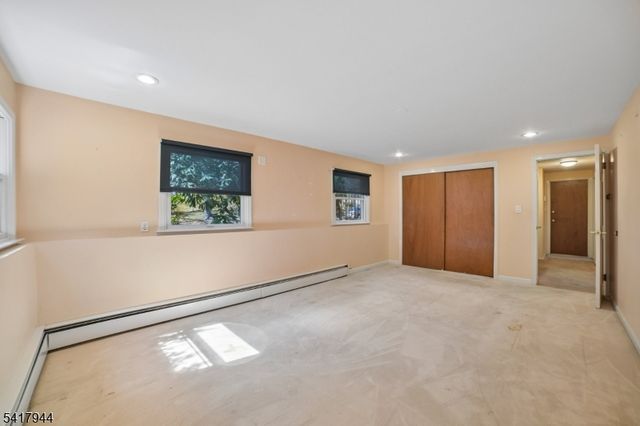 67 Sun Valley Way, Morris Plains Boro, NJ 07950