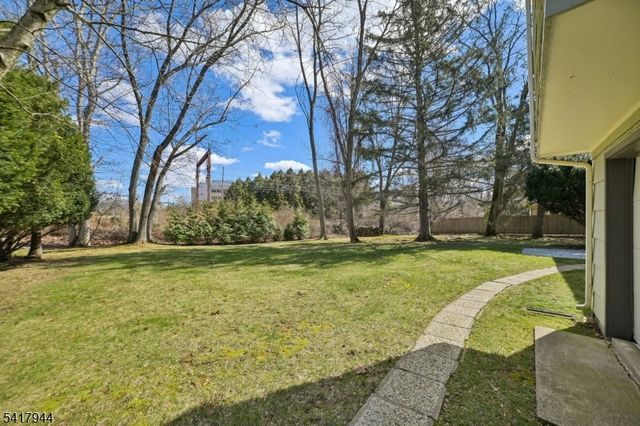 67 Sun Valley Way, Morris Plains Boro, NJ 07950