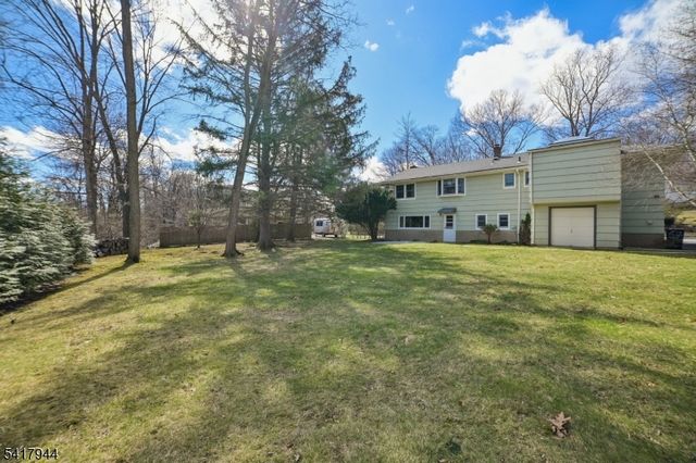 67 Sun Valley Way, Morris Plains Boro, NJ 07950
