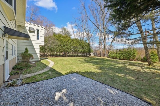 67 Sun Valley Way, Morris Plains Boro, NJ 07950
