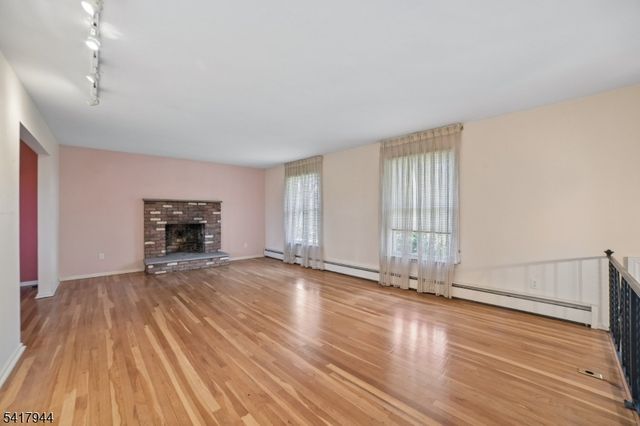 67 Sun Valley Way, Morris Plains Boro, NJ 07950