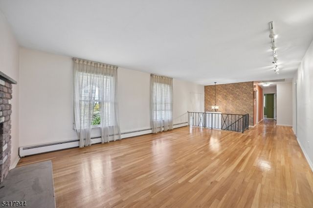 67 Sun Valley Way, Morris Plains Boro, NJ 07950