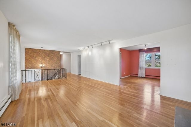 67 Sun Valley Way, Morris Plains Boro, NJ 07950