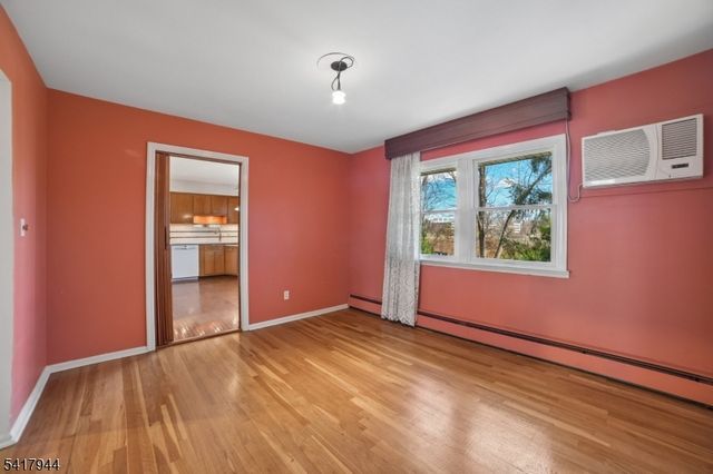 67 Sun Valley Way, Morris Plains Boro, NJ 07950