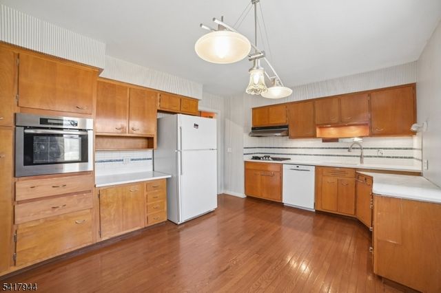 67 Sun Valley Way, Morris Plains Boro, NJ 07950