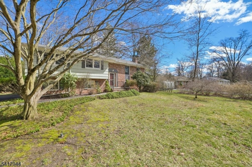 67 Sun Valley Way, Morris Plains Boro, NJ 07950