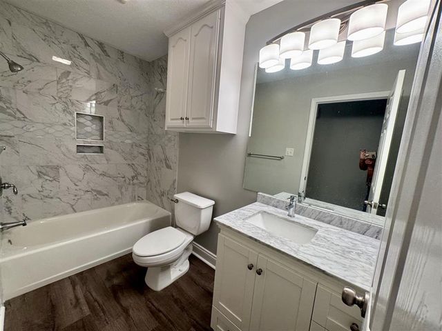 203 Pecanwood Drive, Lake Charles, LA 70605