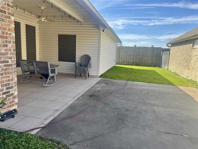 203 Pecanwood Drive, Lake Charles, LA 70605
