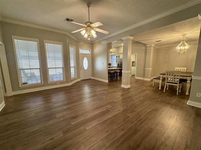 203 Pecanwood Drive, Lake Charles, LA 70605