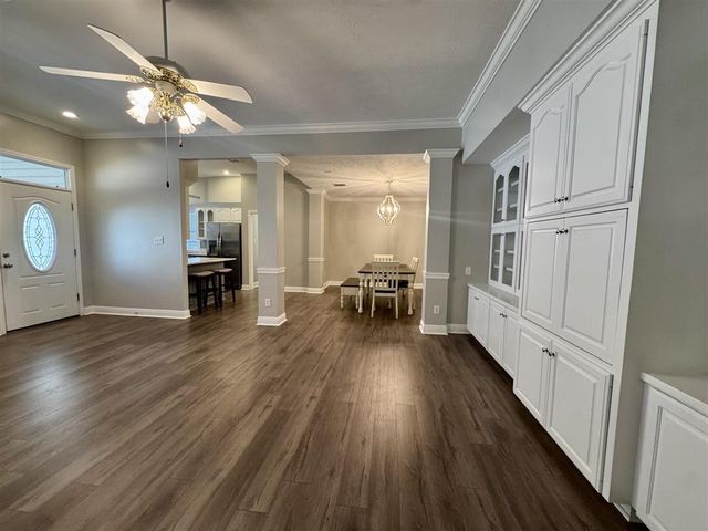 203 Pecanwood Drive, Lake Charles, LA 70605