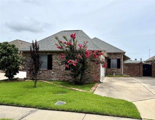 203 Pecanwood Drive, Lake Charles, LA 70605