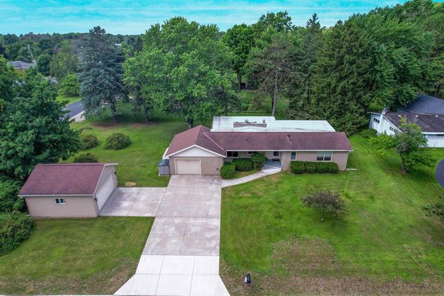 2545 NA WA KA DRIVE, Marinette, WI 54143