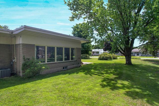 2545 NA WA KA DRIVE, Marinette, WI 54143