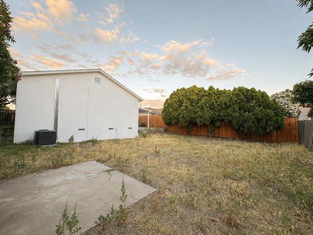 444 N 5th Ave, Oakdale, CA 95361