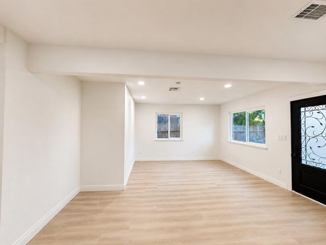 444 N 5th Ave, Oakdale, CA 95361