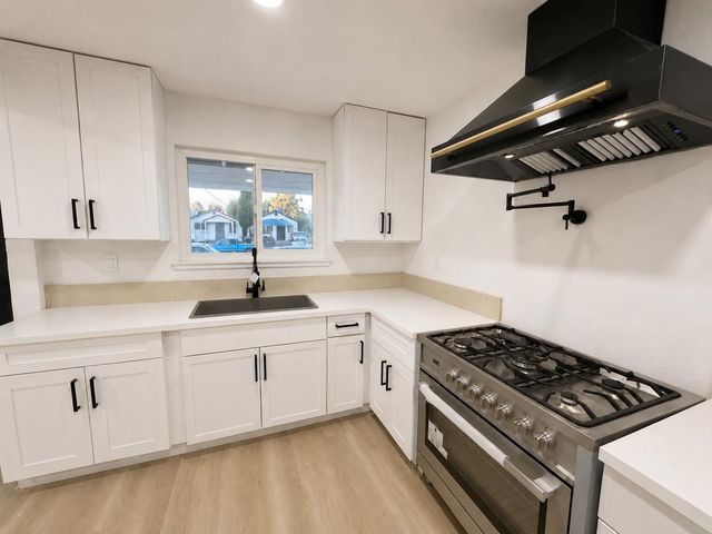 444 N 5th Ave, Oakdale, CA 95361