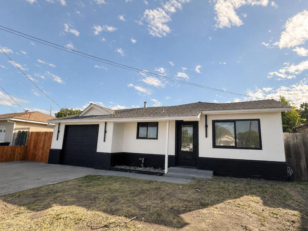 444 N 5th Ave, Oakdale, CA 95361