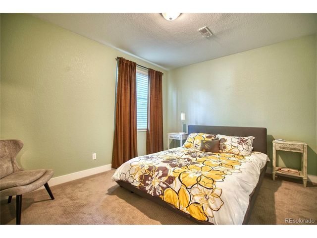 1522 Moonlight Dr, Longmont, CO 80504