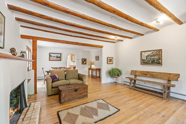 414 Sosaya Lane, Santa Fe, NM 87505