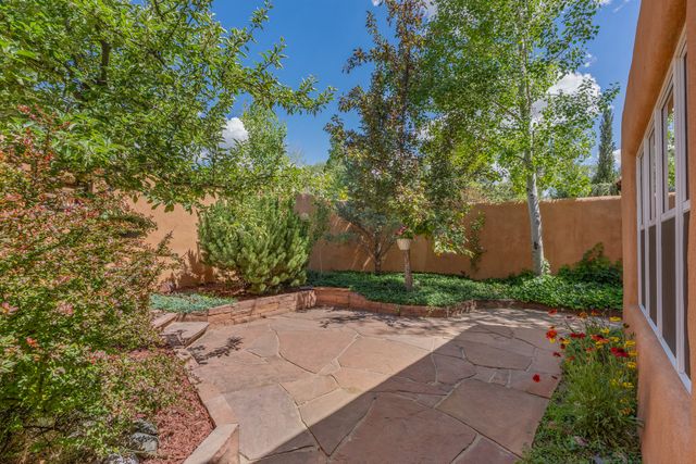 414 Sosaya Lane, Santa Fe, NM 87505