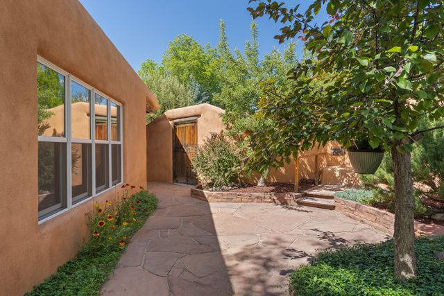 414 Sosaya Lane, Santa Fe, NM 87505