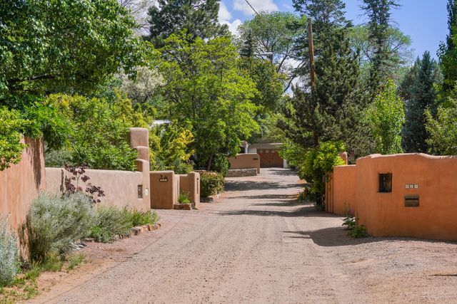 414 Sosaya Lane, Santa Fe, NM 87505