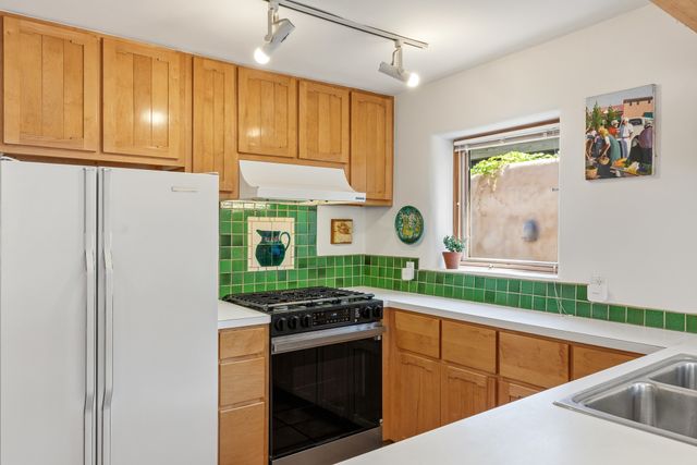 414 Sosaya Lane, Santa Fe, NM 87505