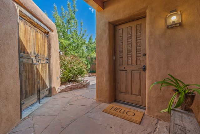 414 Sosaya Lane, Santa Fe, NM 87505