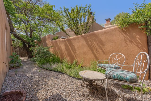 414 Sosaya Lane, Santa Fe, NM 87505