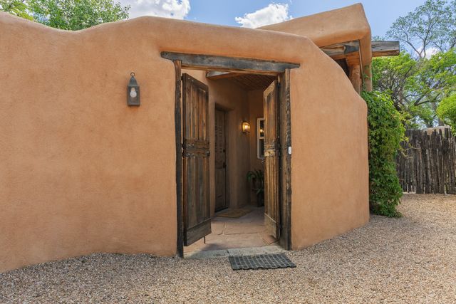 414 Sosaya Lane, Santa Fe, NM 87505