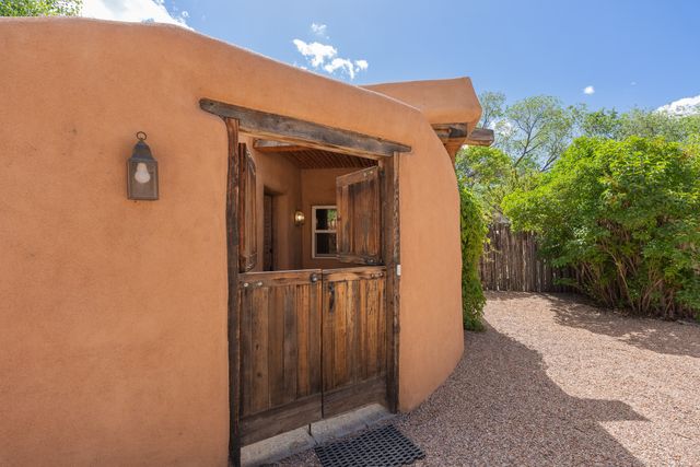 414 Sosaya Lane, Santa Fe, NM 87505