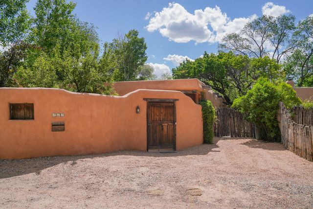 414 Sosaya Lane, Santa Fe, NM 87505