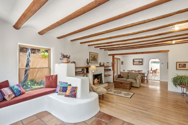 414 Sosaya Lane, Santa Fe, NM 87505