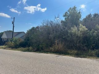 1005 Comanche Cove Drive, Granbury, TX 76048